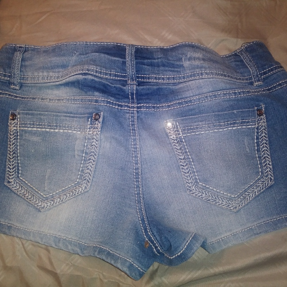 Shorts - Picture 4 of 4